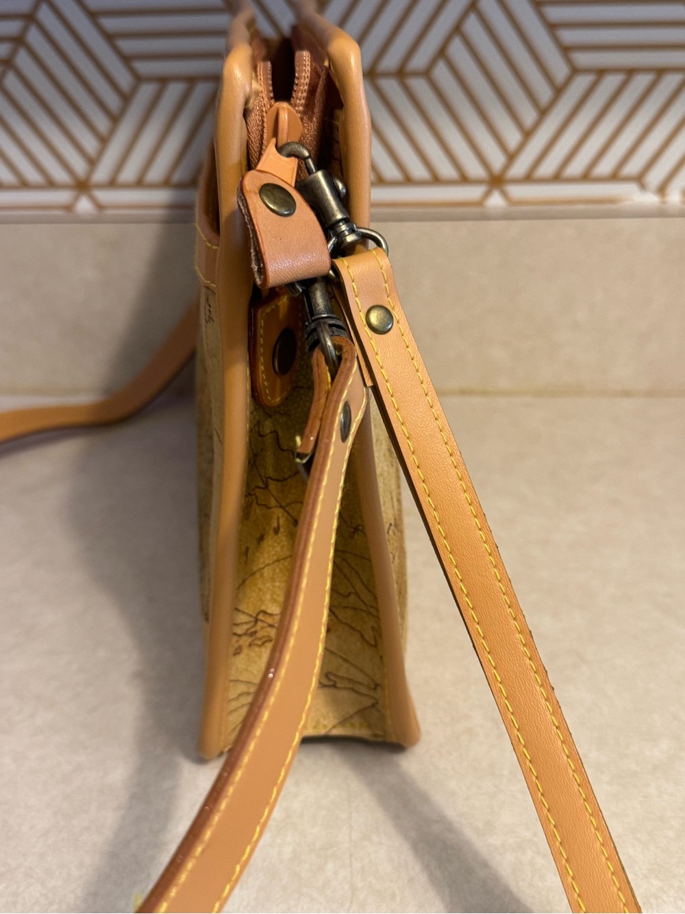 NWOT VTG Allan Edward Tan Map-Print Leather Detachable Crossbody Bag - Picture 8 of 8